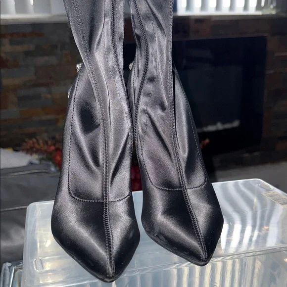 Stunning Black Embellished Women's Heels - Picture 4 of 10